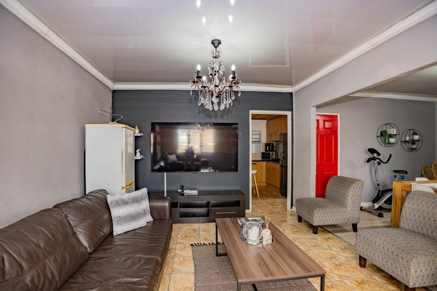 3 Bedroom Property for Sale in Uitsig Western Cape